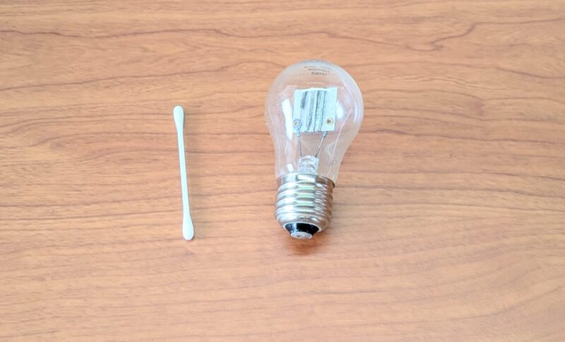 マルカン保温電球カバー付き20w
付属電球と大きさ比較用の綿棒