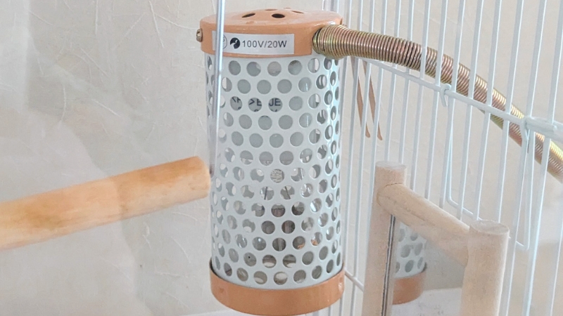 ケージに取り付けた保温器具