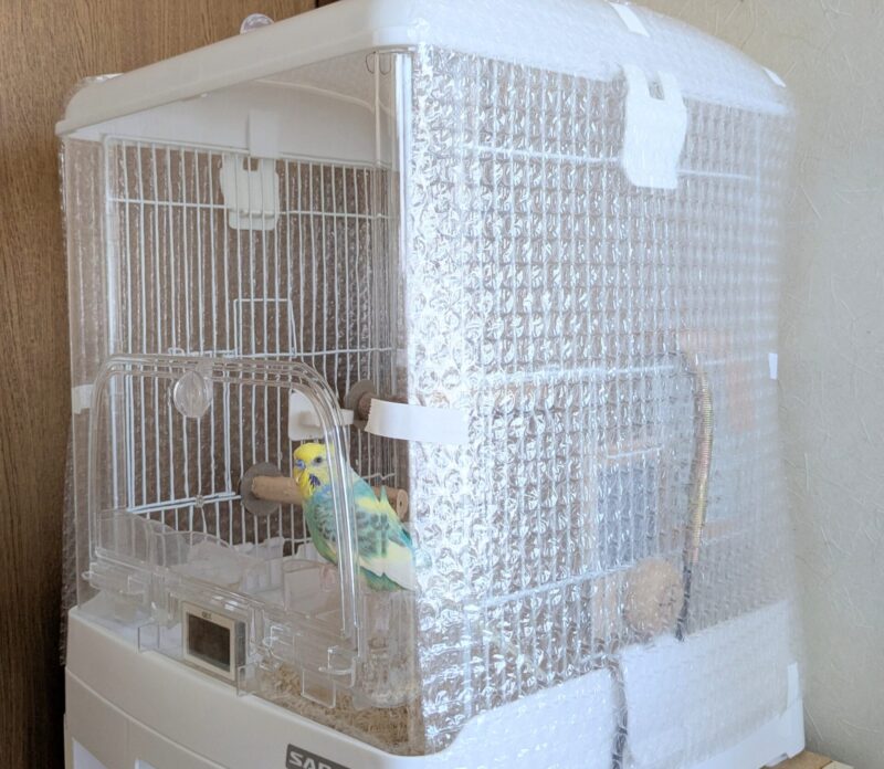 断熱シートで覆ったケージ